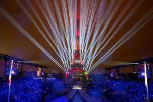 overview-of-the-trocadero-venue-with-the-eiffel-tower-looming-in-the-background-and-lasers-lighting-up-the-sky-during-the-opening-ceremony-of