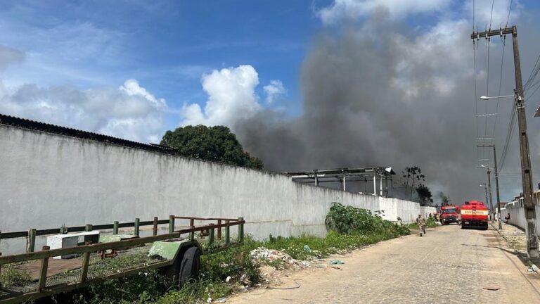incendio-galpao-de-reciclaveis