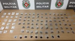 Drogas abandonadas após ação policial em Miramar