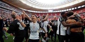 Corinthians vence Flamengo e é bicampeão da Supercopa Rei