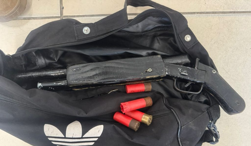 Dupla é presa após roubo a salão de beleza em João Pessoa 2 316427