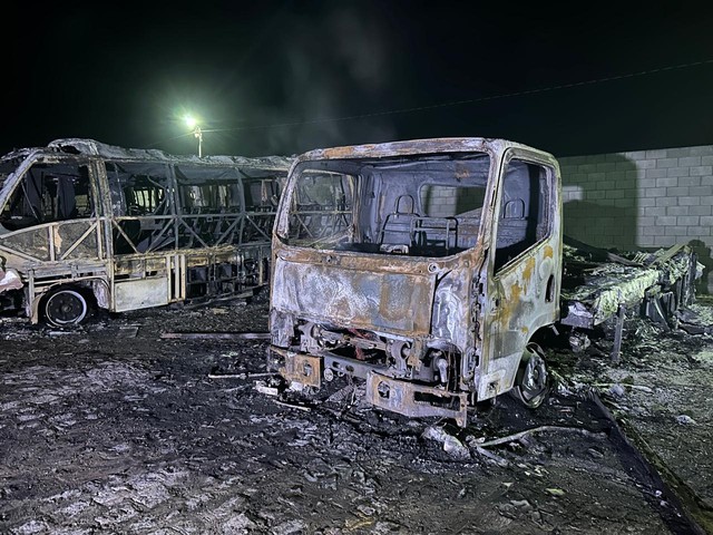 Incêndio destrói seis ônibus escolares e um caminhão em garagem municipal de Queimadas, na PB 2 318272