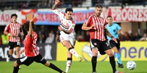 2026-04-30t022838z_1871015302_up1em4u06vpxv_rtrmadp_3_soccer-libertadores-esu-fla.jpg