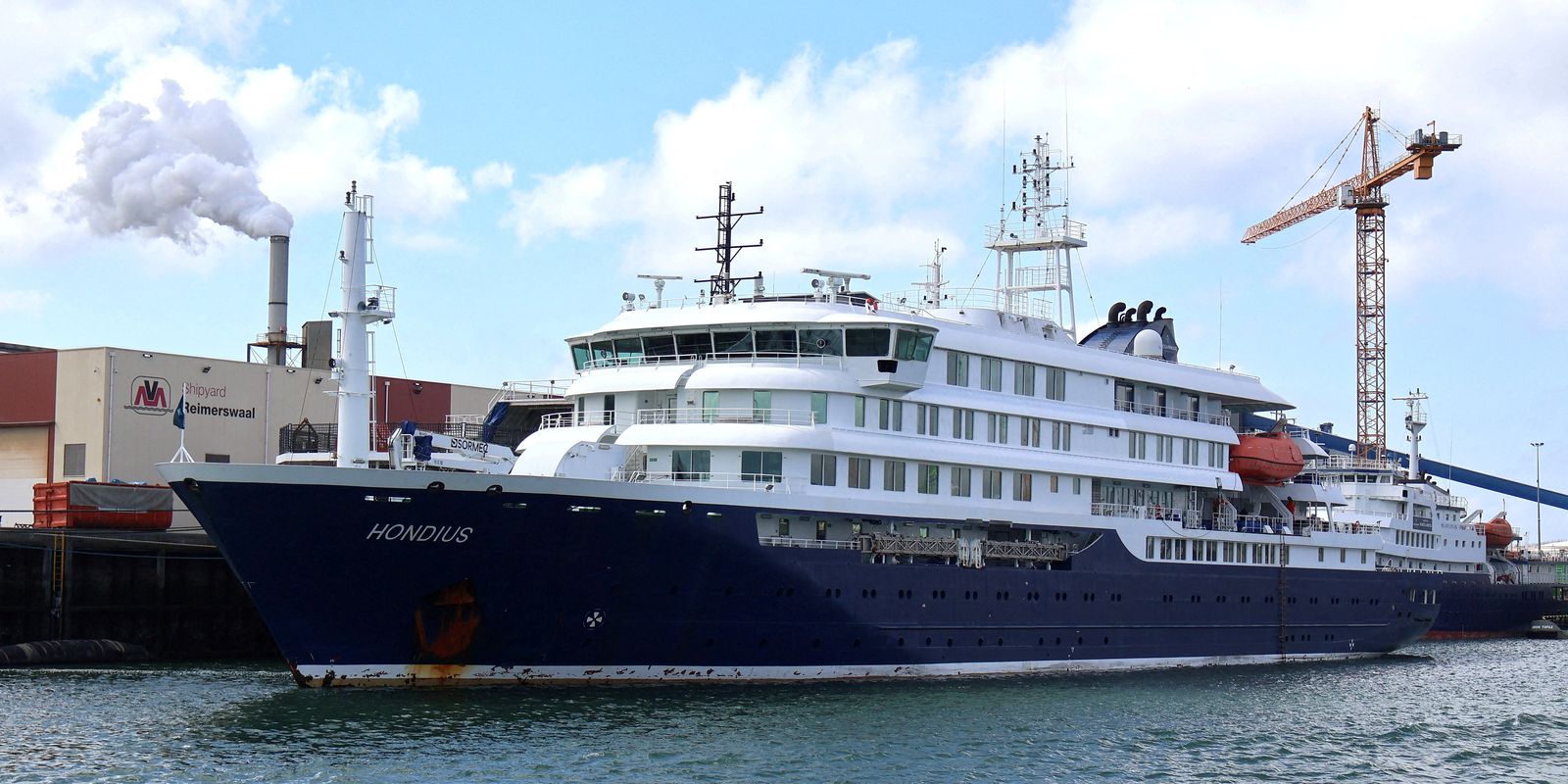 2026-05-04t062510z_87233319_rc2njea5itp6_rtrmadp_3_cruiseship-hantavirus.jpg