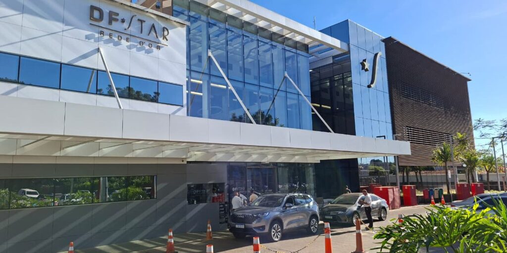 bolsonaro_e_internado_para_cirurgia_no_ombro_em_hospital_de_brasilia01.jpg