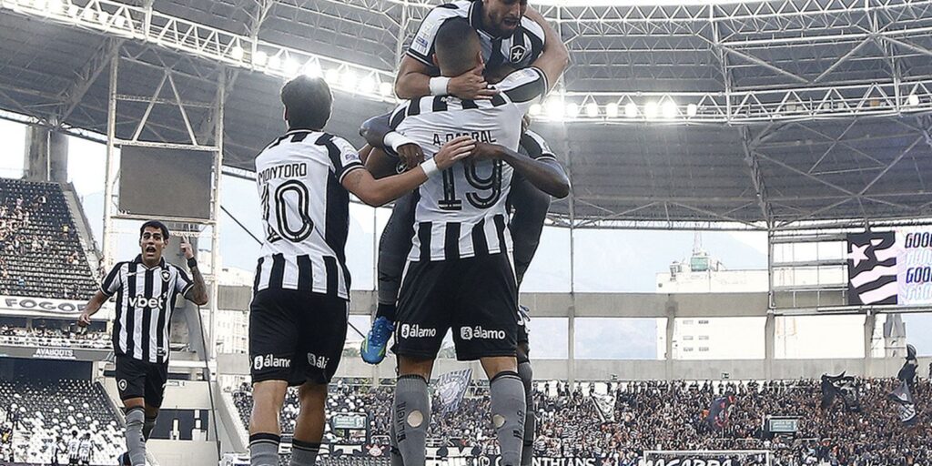 Botafogo vence Corinthians pelo Brasileirão com três de Arthur Cabral 54 botacor.jpg