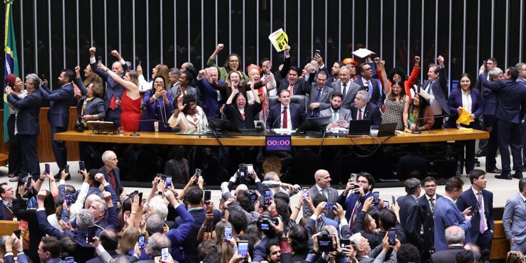 Saiba como votaram os deputados na PEC que acaba com a escala 6x1 27 img20260527231551703.jpg