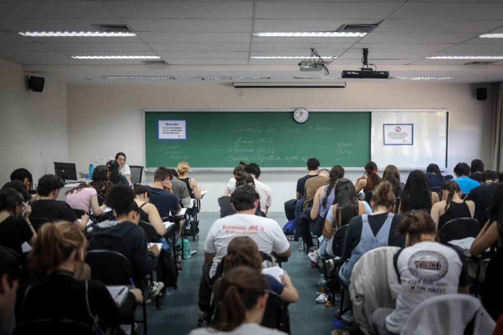 Fuvest aplica prova de redação do simulado neste domingo