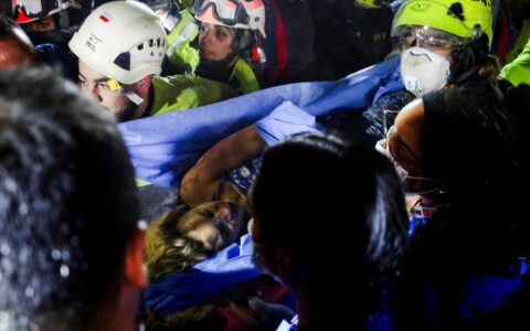 Morre colombiana que ficou 37 horas presa após terremoto