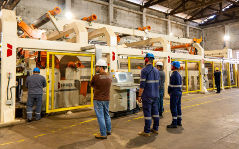 Produção industrial varia 0,2% em julho