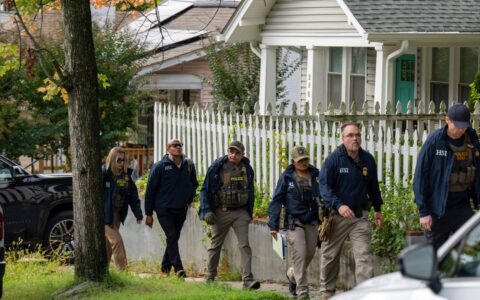 Governo Trump faz operação em casa de deputada democrata