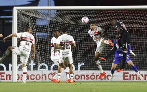Artur marca, e São Paulo bate o Vasco no Morumbi