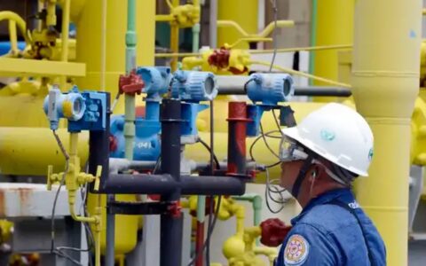 Faturamento da indústria cai 3,5% em agosto, aponta CNI