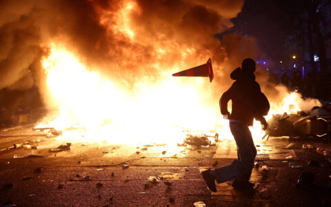 PSG x Lyon é adiado devido a protestos em Paris