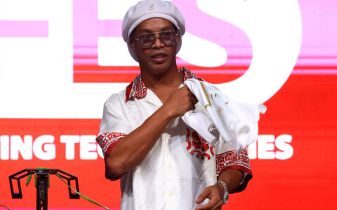 Ronaldinho jogará na Série C italiana em 15 de novembro