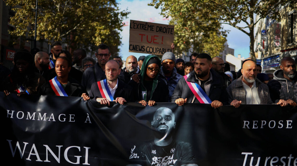 Paris tem marcha antirracista após soltura de atirador