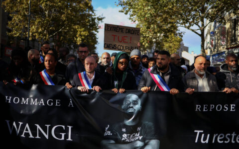 Paris tem marcha antirracista após soltura de atirador