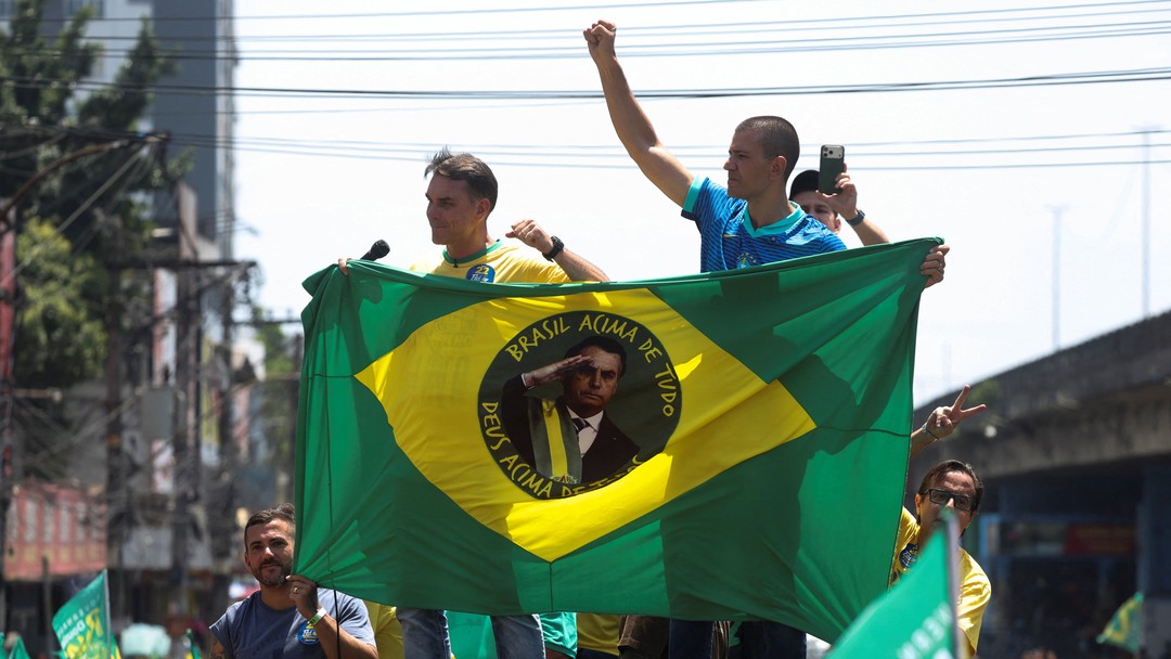 Flávio fala em fim da era Lula e diz que Bolsonaro colocará faixa nele em eventual posse