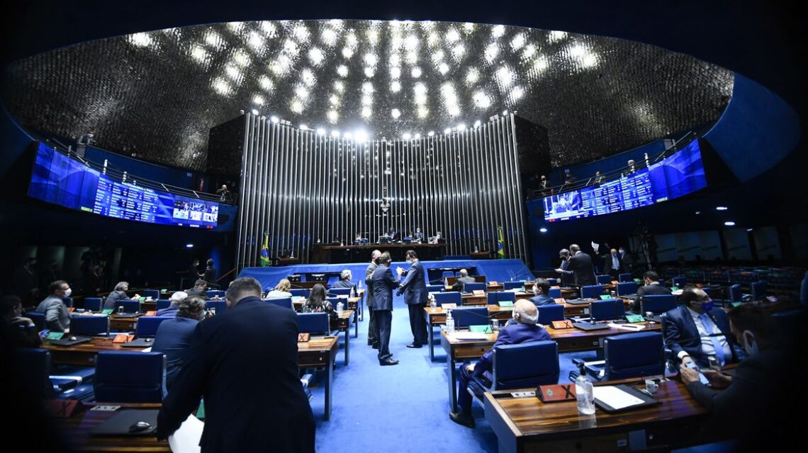 Saiba como votaram os senadores paraibanos no fim da escala 6×1