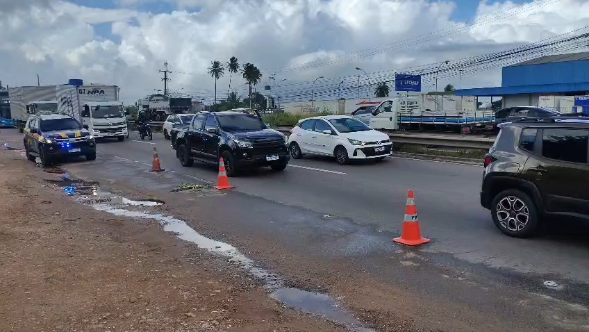 Homem morre após ser atropelado por caminhão na BR-230 em João Pessoa