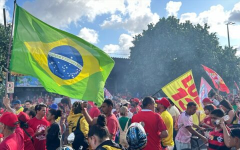 Apoiadores realizam ato pró-Lula no Mercado Público de Mangabeira
