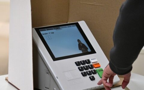 Eleitor é preso suspeito de filmar voto em Campina Grande, na PB