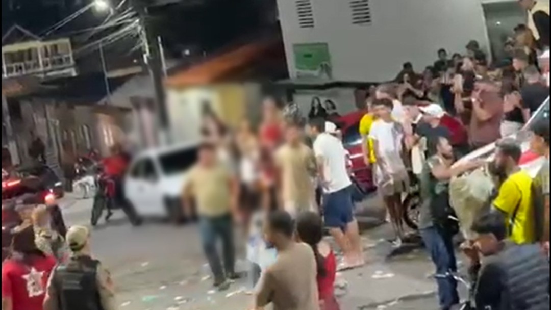 Homem é baleado por policial durante confusão em evento político, em Lagoa Seca